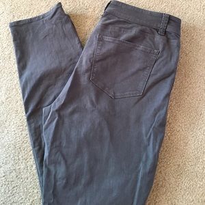 Sale!! Ann taylor The Skinny Curvy Fit grey jeans