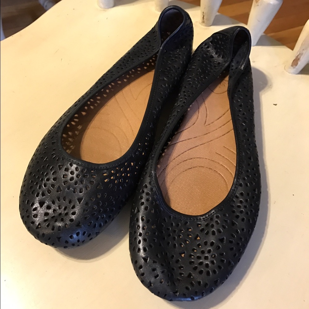 LIKE NEW Indigo by Clarks black leather flats