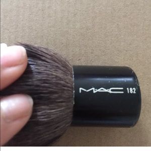 Mac 182 kabuki brush