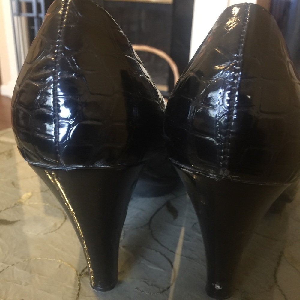 Pumps - Picture 2 of 4