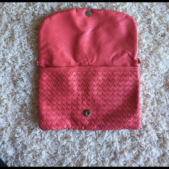 SOLD ✨FREE WITH PURCHASE✨Coral clutch - Picture 2 of 5