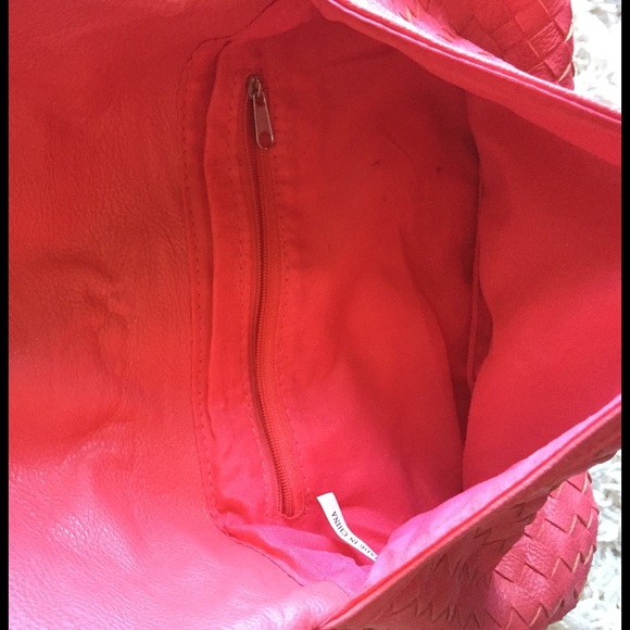 SOLD ✨FREE WITH PURCHASE✨Coral clutch - Picture 3 of 5