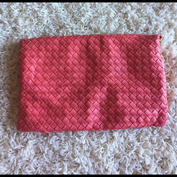 SOLD ✨FREE WITH PURCHASE✨Coral clutch - Picture 4 of 5