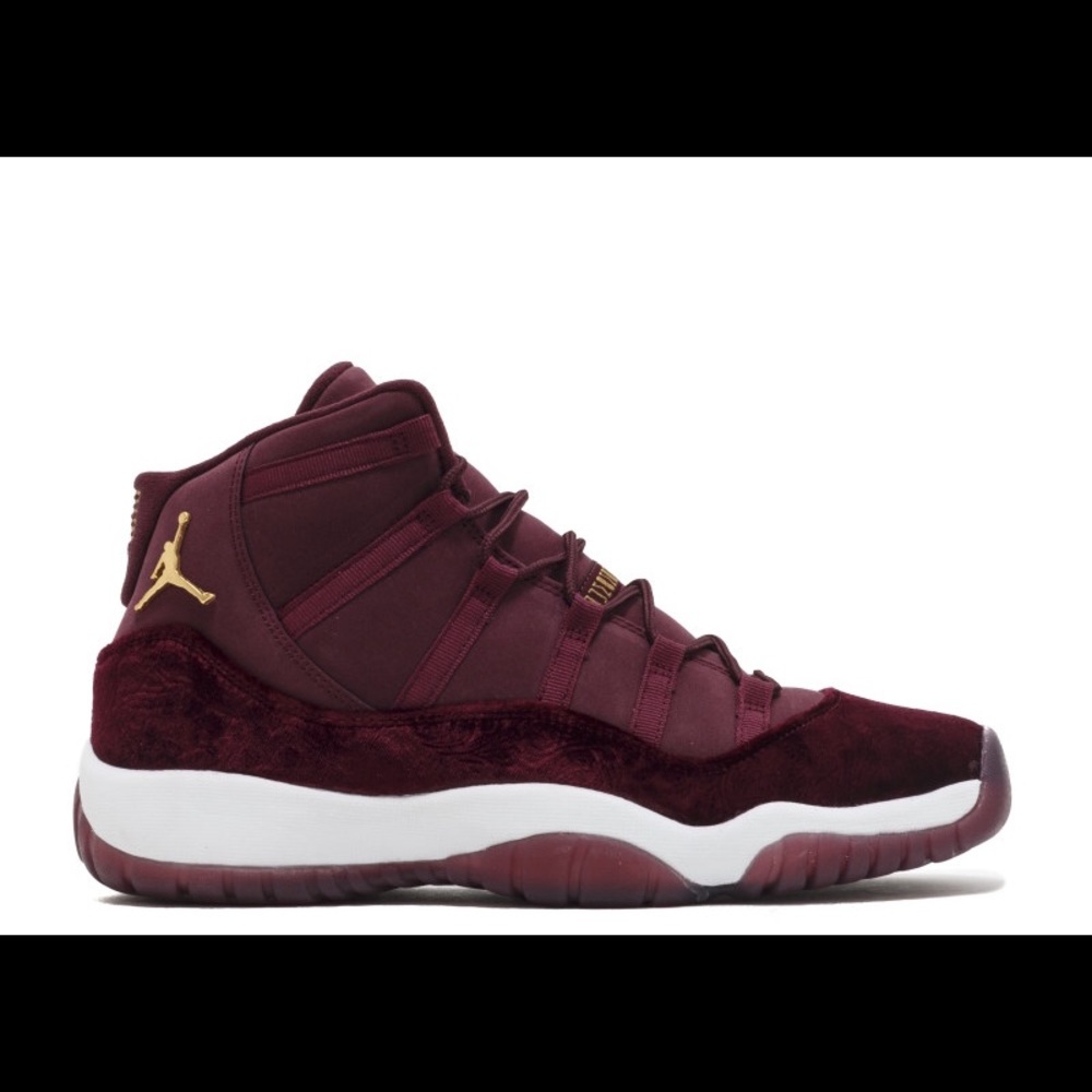 ISO ! Red velvet 11s
