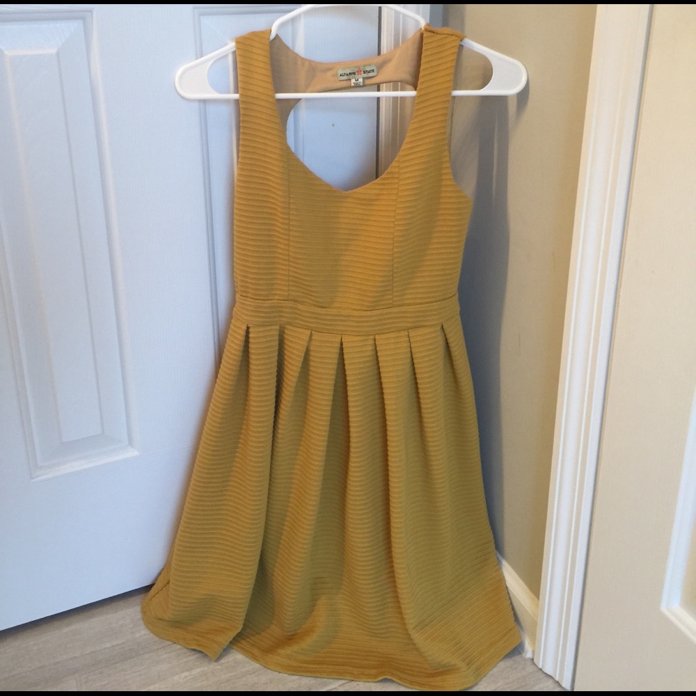 ** reserved ** Yellow Dress, never worn.