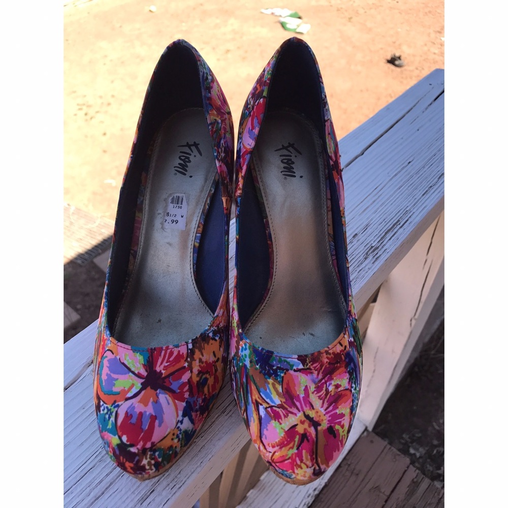 FLORAL HEELS.