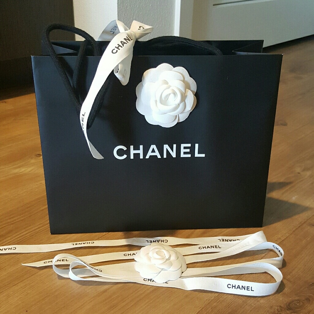 CHANEL SHOPPING BAG