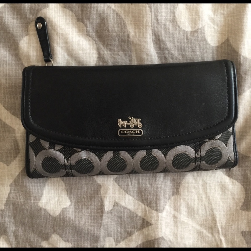 Black coach wallet - trifold