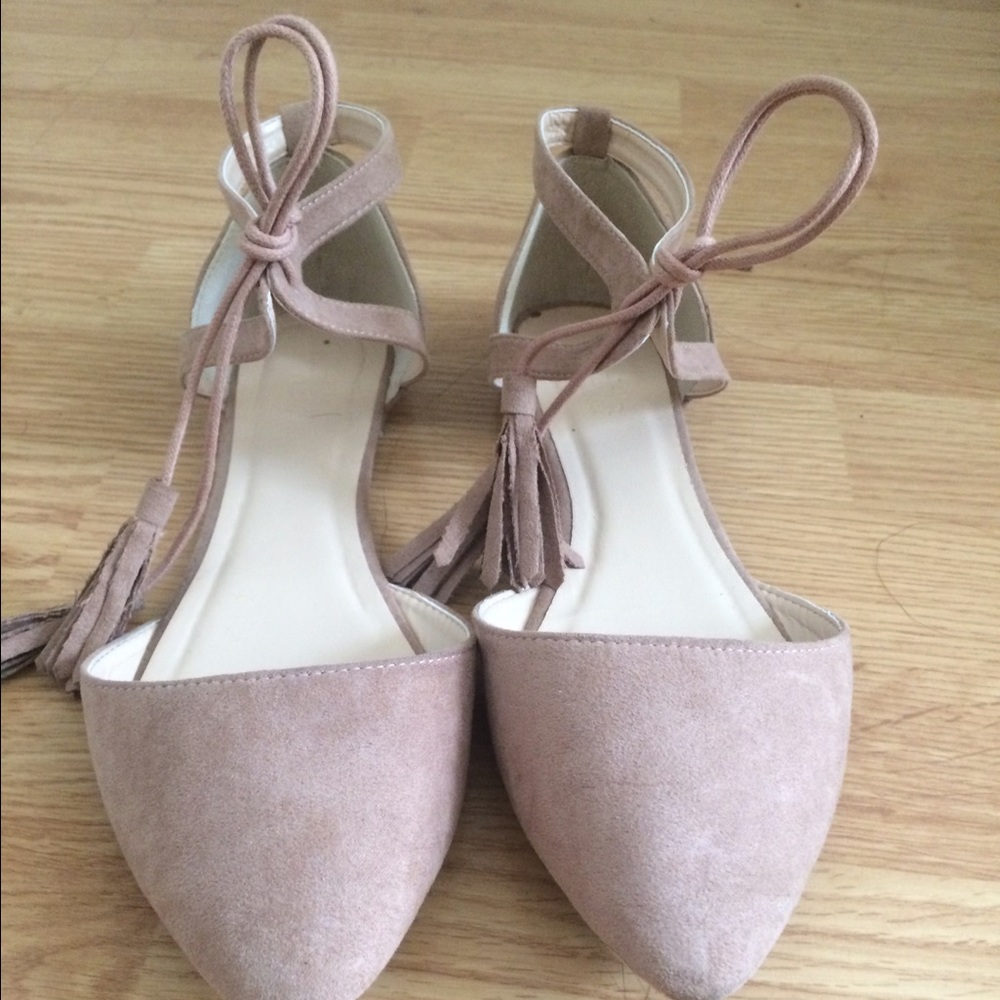 Nude pointed toe flats