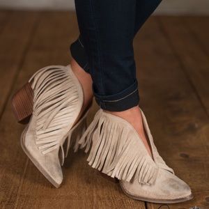 Fringed Lambert black pull on booties