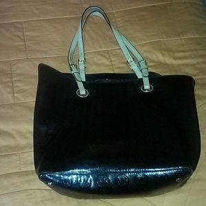 CLOSET CLOSING SALE !! Michael Kors Handbag tote