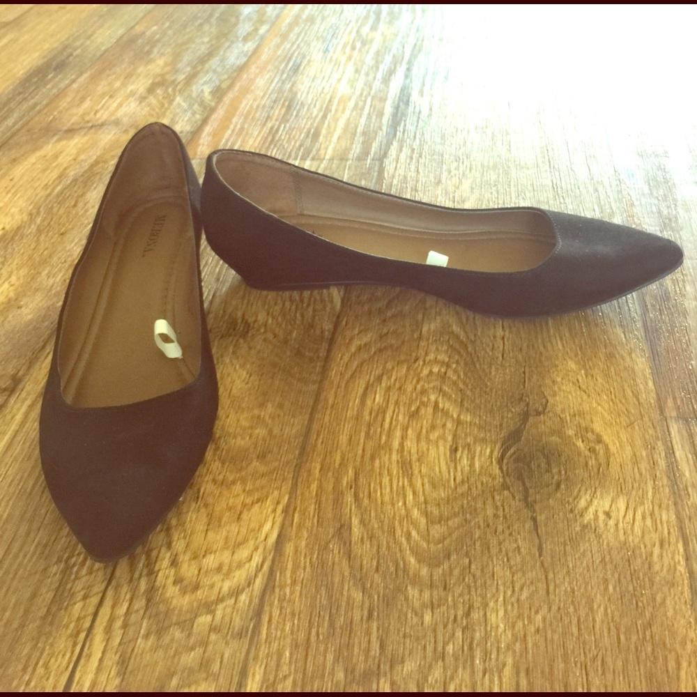Black point toe flats