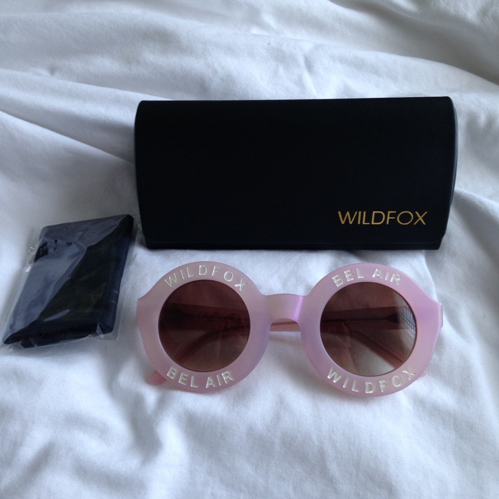 WILDFOX BEL AIR SUNGLASSES & CASE