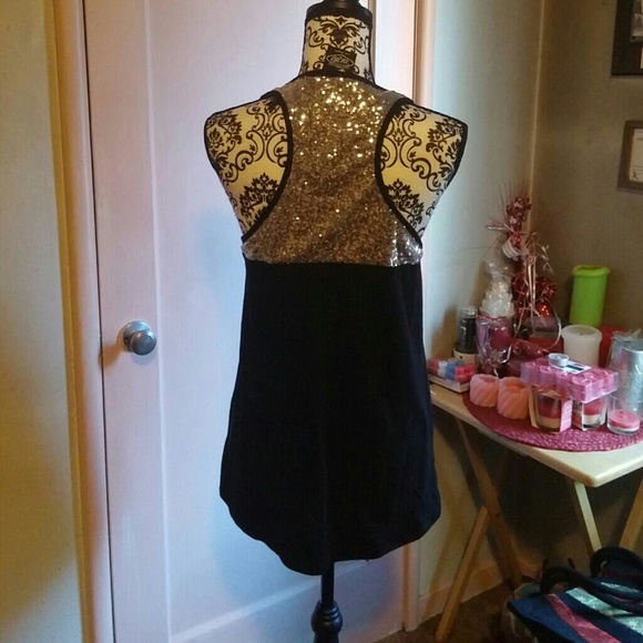 Cover-up top - Picture 3 of 3