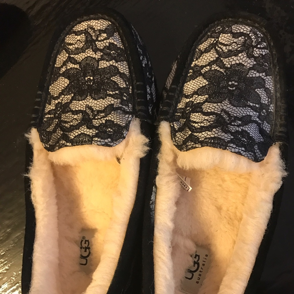 UGG SLIPPERS