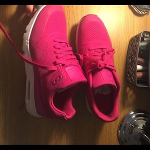 WOMEN'S PINK NIKE AIR MAX 1