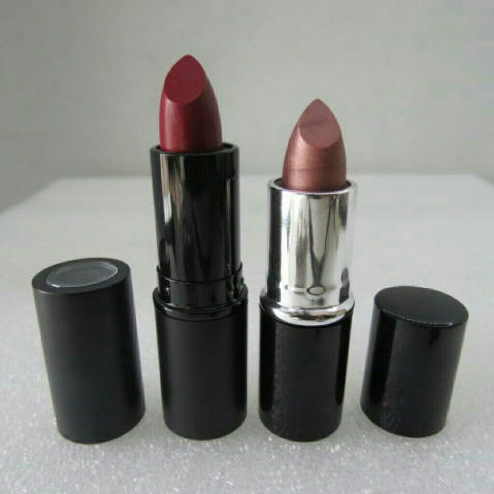 UNBRANDED SET OF 2 LIPSTICKS NEW