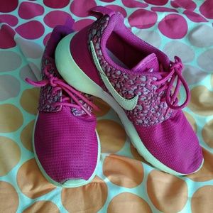 Nike athletic shoes barely worn perfect condition