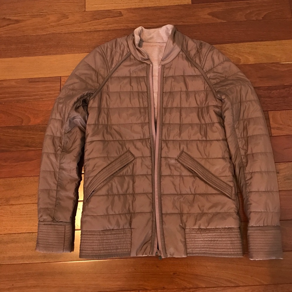 Lululemon light weight puffer jacket size 4