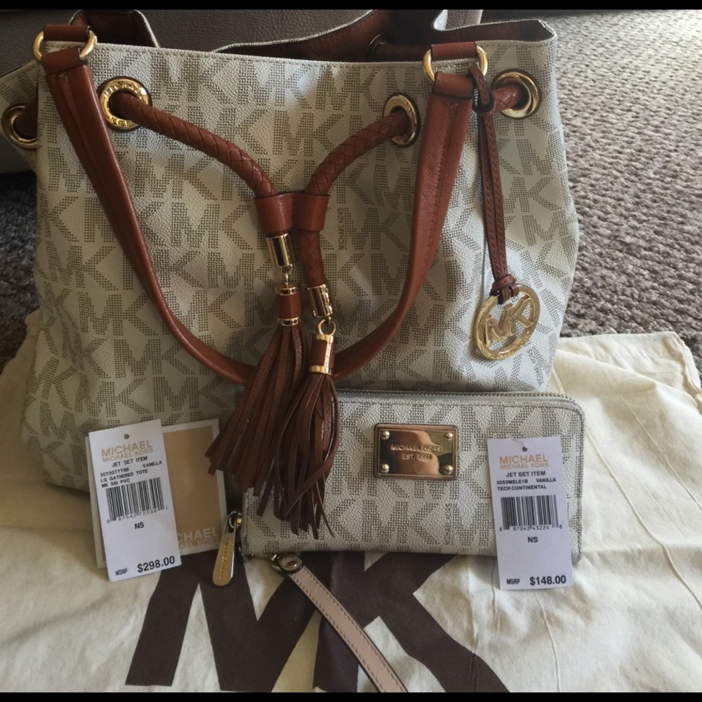 🎉HP🎉 Authentic Michael Kors Tote & wallet SOLD💢