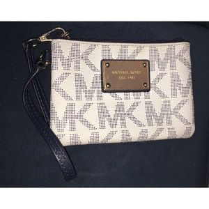 ❃ michael kors white&navy small wristlet ❃