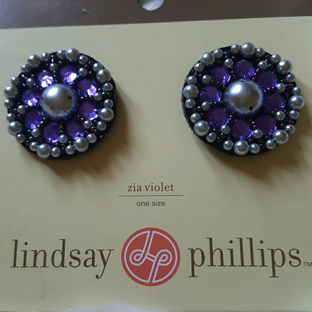 Lindsay Phillips Snaps NWOT