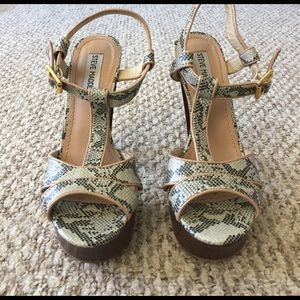 Steve Madden "goldenn" size 7.5