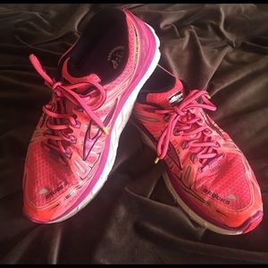 🎉SALE🎉 Brooks Transcend Women's sneakers Sz 8.5