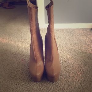 Zip-up, 6in heeled, Below knee, platform boots.