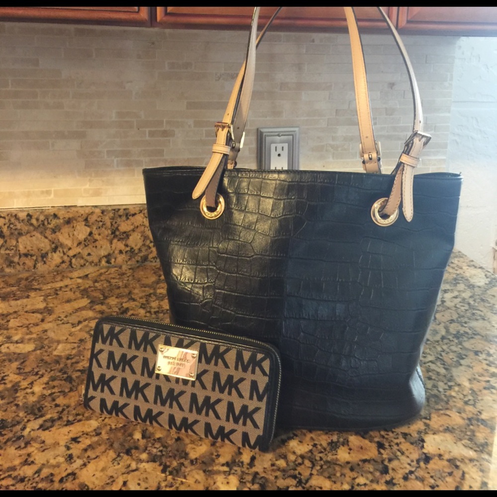 Authentic Michael Kors tote with wallet