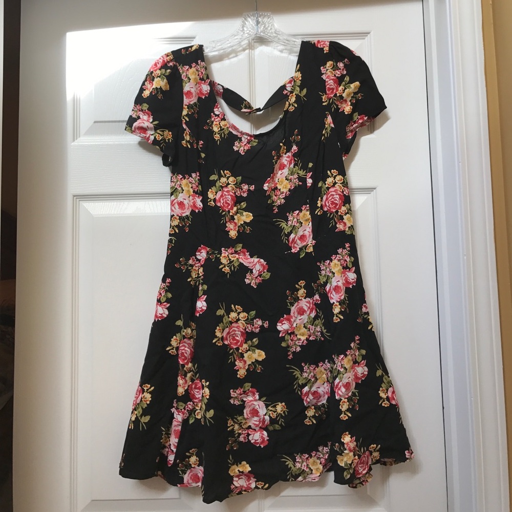 FOREVER 21 Black floral dress