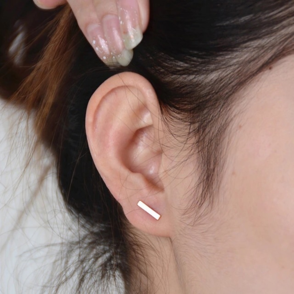 ☀️ Back Again! Chic Modern Gold Bar Earrings