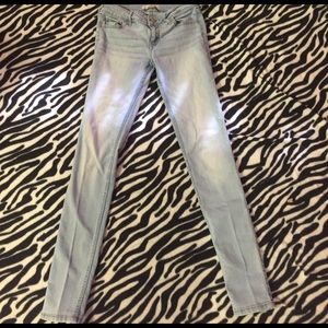MUST GO🎊🎉Hollister light blue jean pants