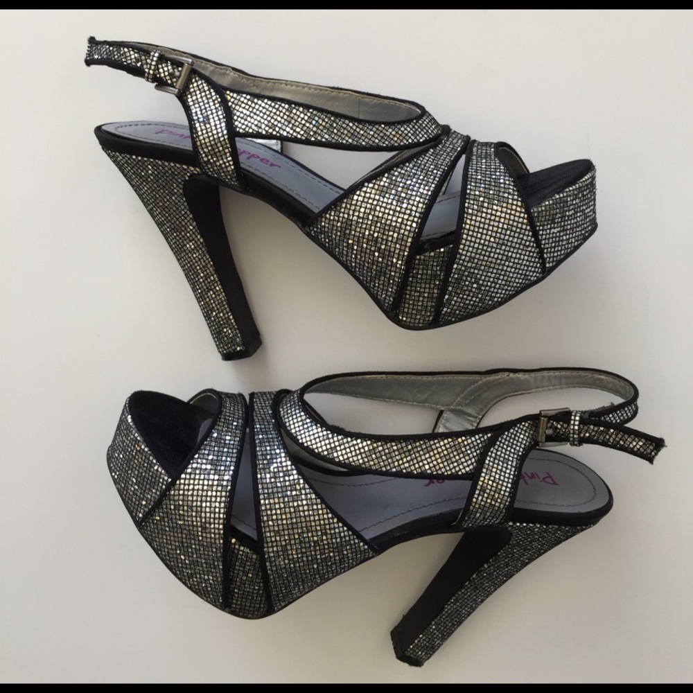 ❣️SALE❣️PINK & PEPPER, SZ 8, BLACK & SILVER HEELS❤