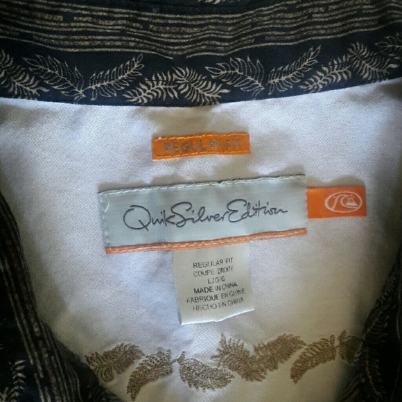 QuicKsilver  Hawaiian Shirt - Picture 2 of 3