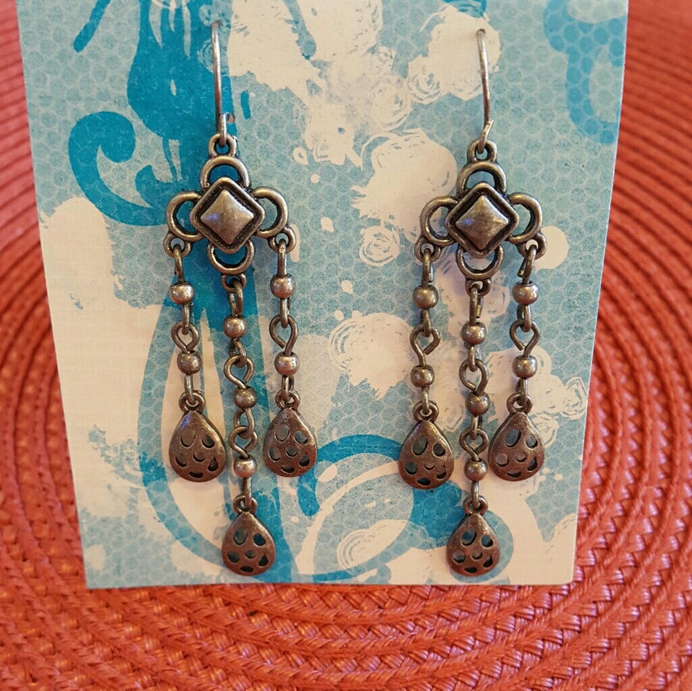 Beautiful Vintage Silver Tone Earrings