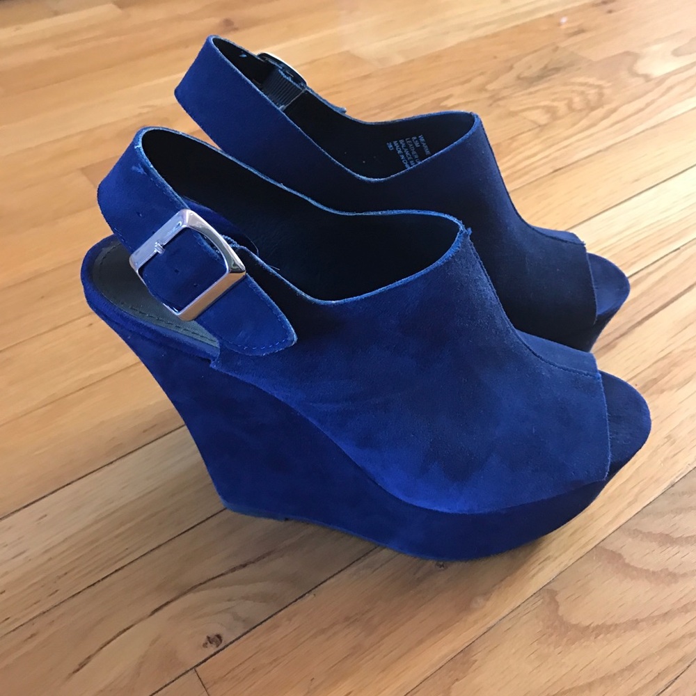 Steve Madden Suede Peep toe wedges