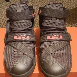 Size 4.5 youth Labron shoes