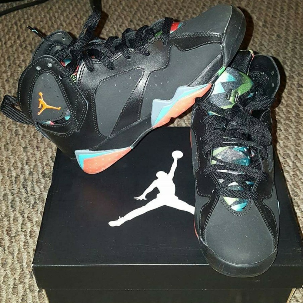 Limited edition Martian Mars Jordans size 5 youth
