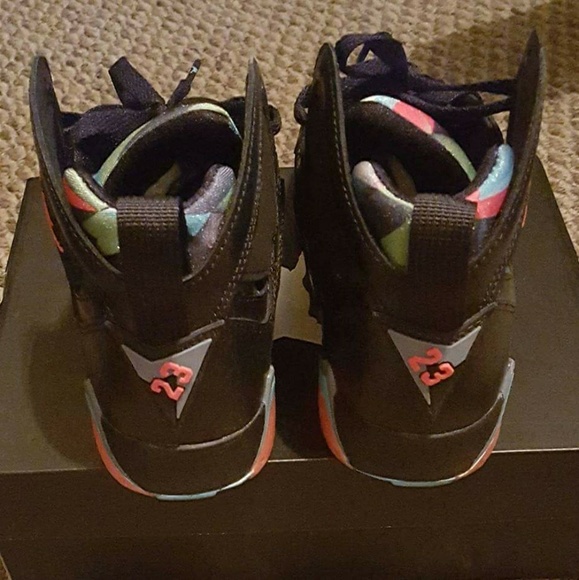 Limited edition Martian Mars Jordans size 5 youth - Picture 2 of 4