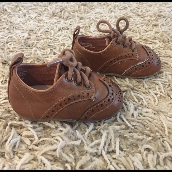 GAP 6-12mo Oxfords - Picture 2 of 4