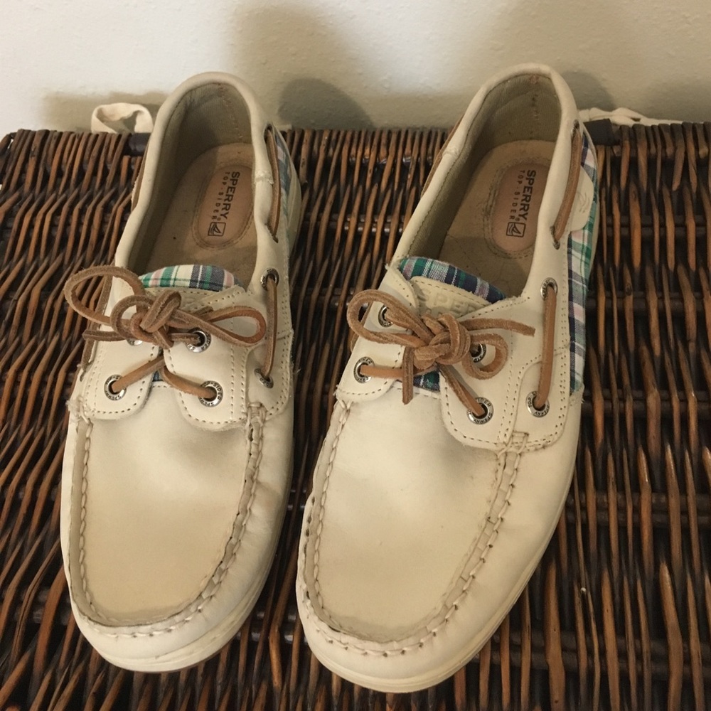 Women's size 8 Sperrys. Cute for spring!!