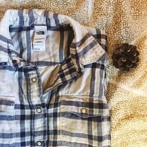 North Face Button Up ❄️ SALE ❄️