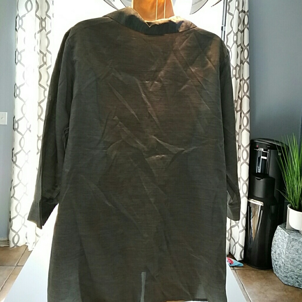 Ladies blouse - Picture 3 of 5