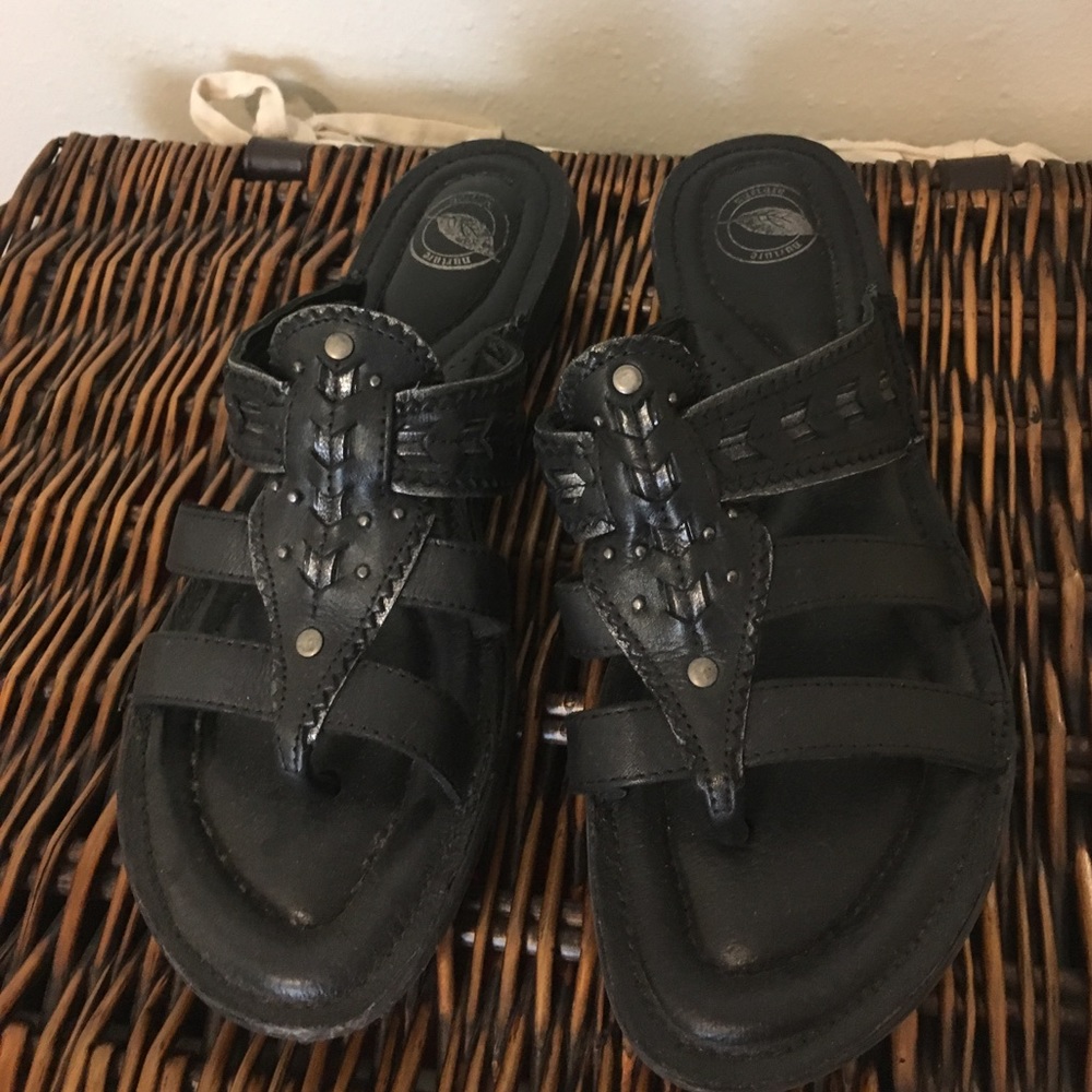 Nurture sandals size 8. Great for summer!