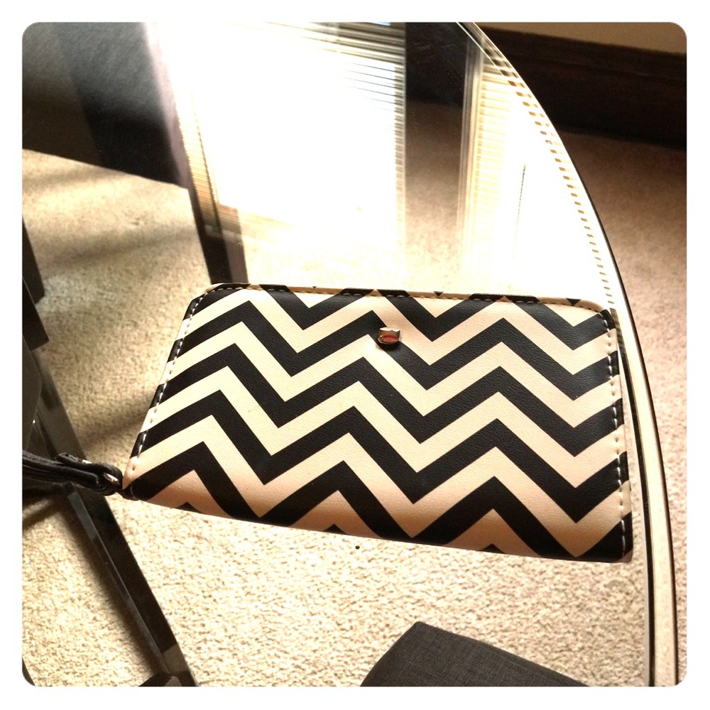 Wallet wristlet