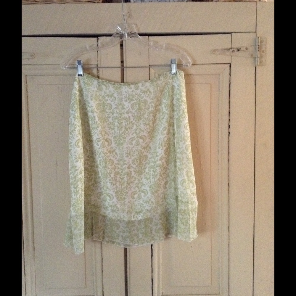 Lightweight skirt, lined.