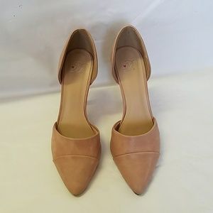 Blush pointed Pumps