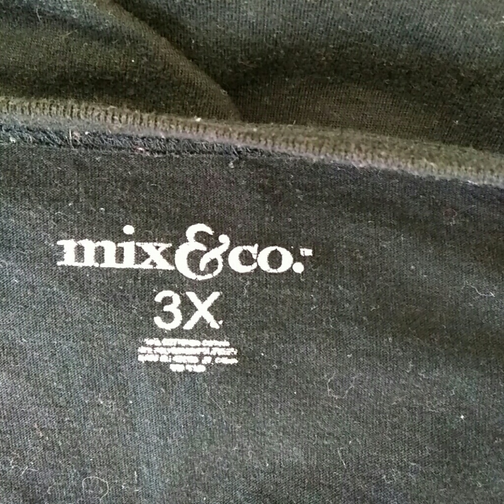 Plus size Tee - Picture 4 of 4