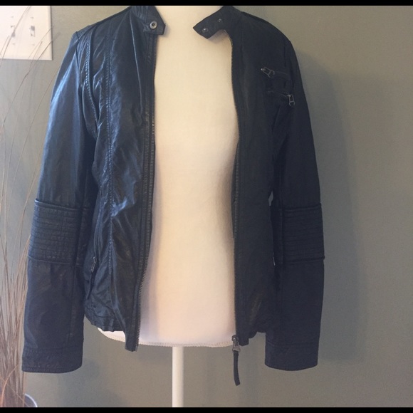 Forever 21 Jackets & Blazers - Forever 21 Faux Leather Jacket